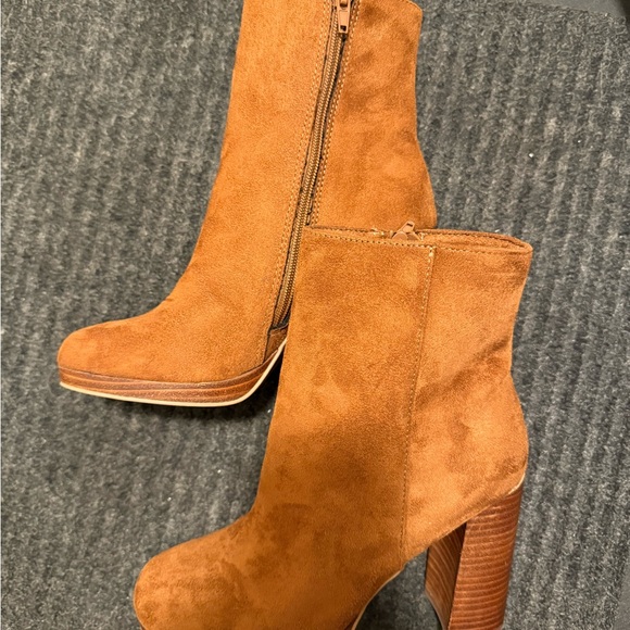Elegant Tan Suede Ankle Boots - Picture 1 of 5